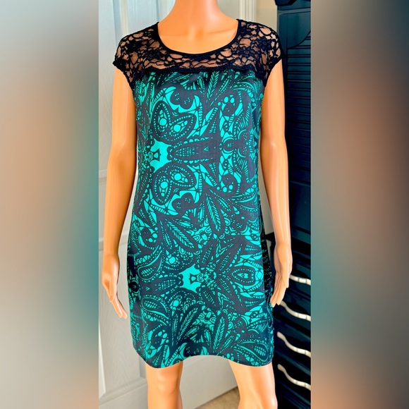 Express lace dress, black and emerald green, EUC, sz medium - Picture 1 of 7